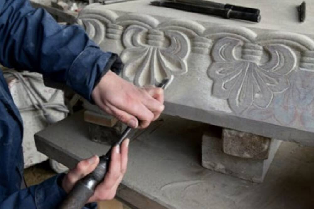 Restauration de chapiteaux médiévaux de la cathédrale Saint Pierre de Genève